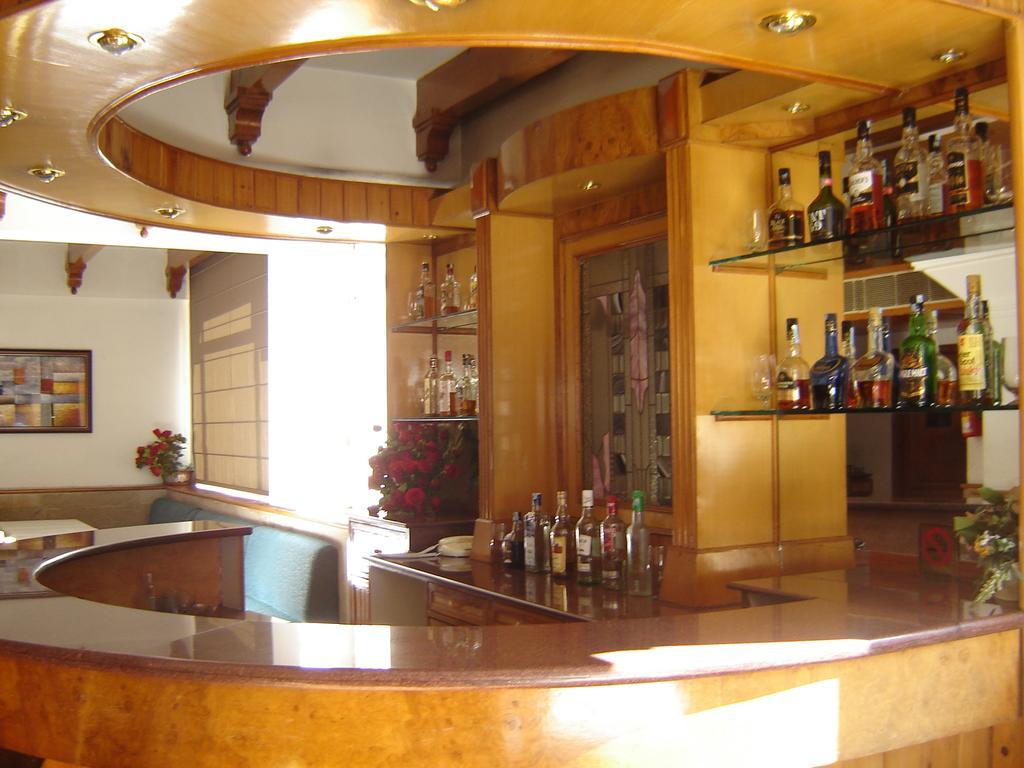 Hotel Baljees Regency Shimla Exteriör bild