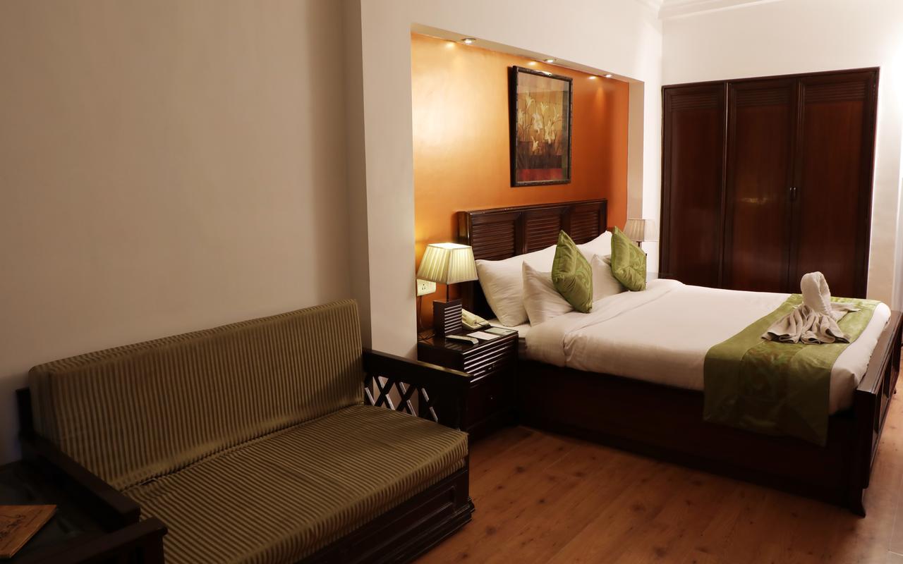 Hotel Baljees Regency Shimla Exteriör bild
