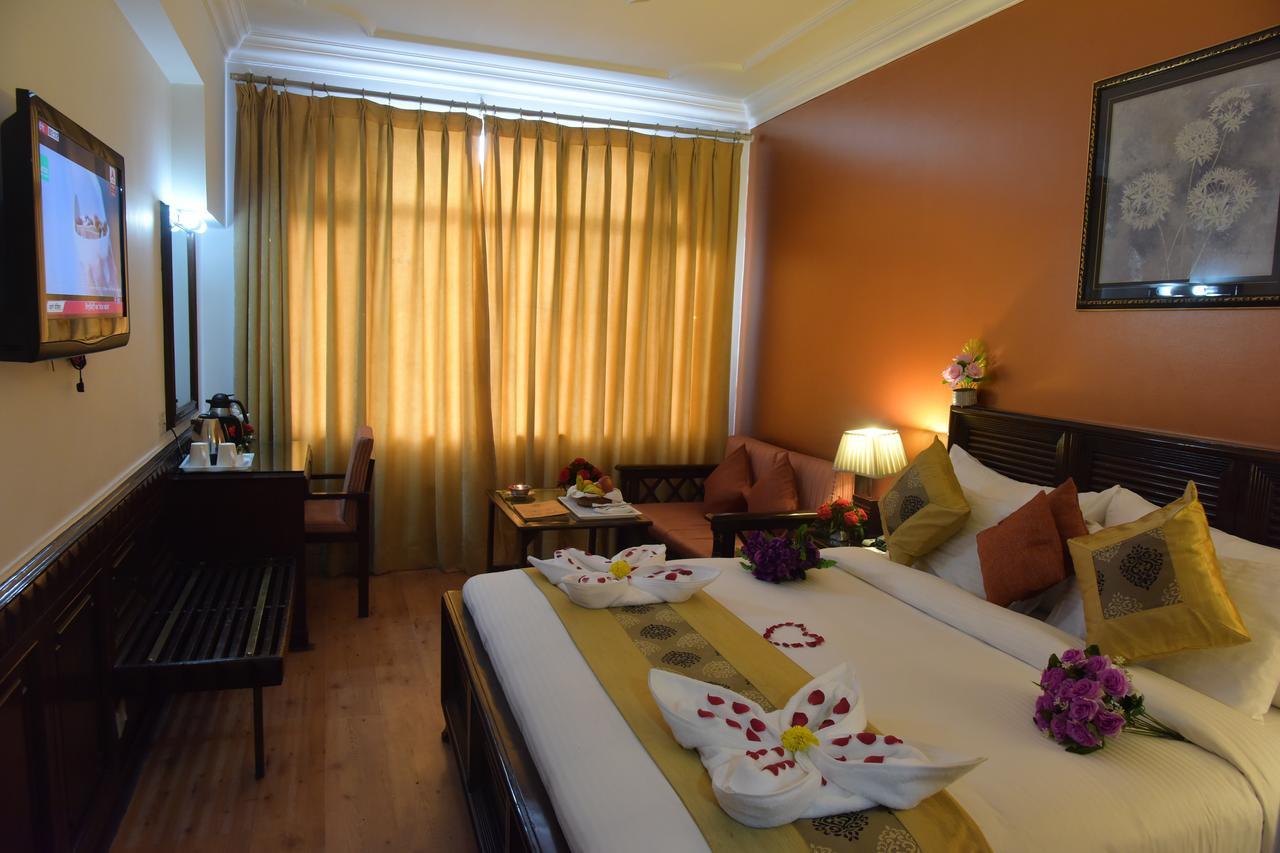 Hotel Baljees Regency Shimla Exteriör bild