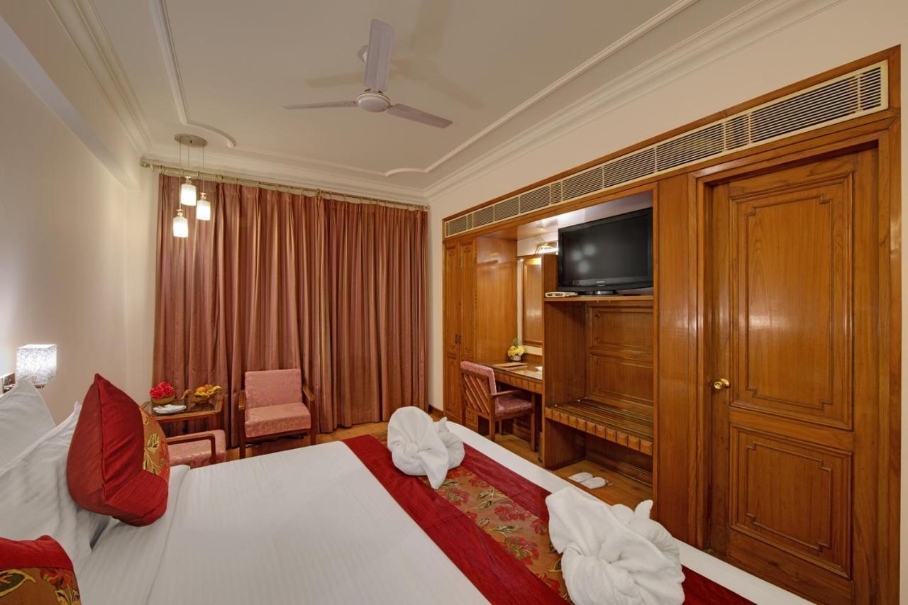 Hotel Baljees Regency Shimla Exteriör bild