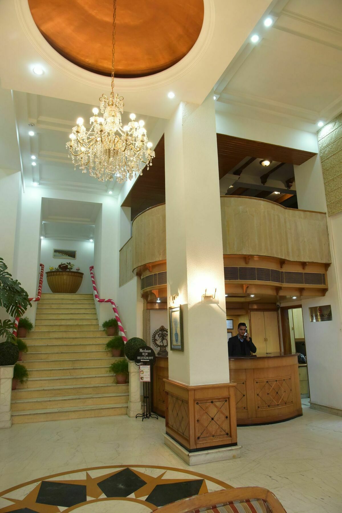 Hotel Baljees Regency Shimla Exteriör bild